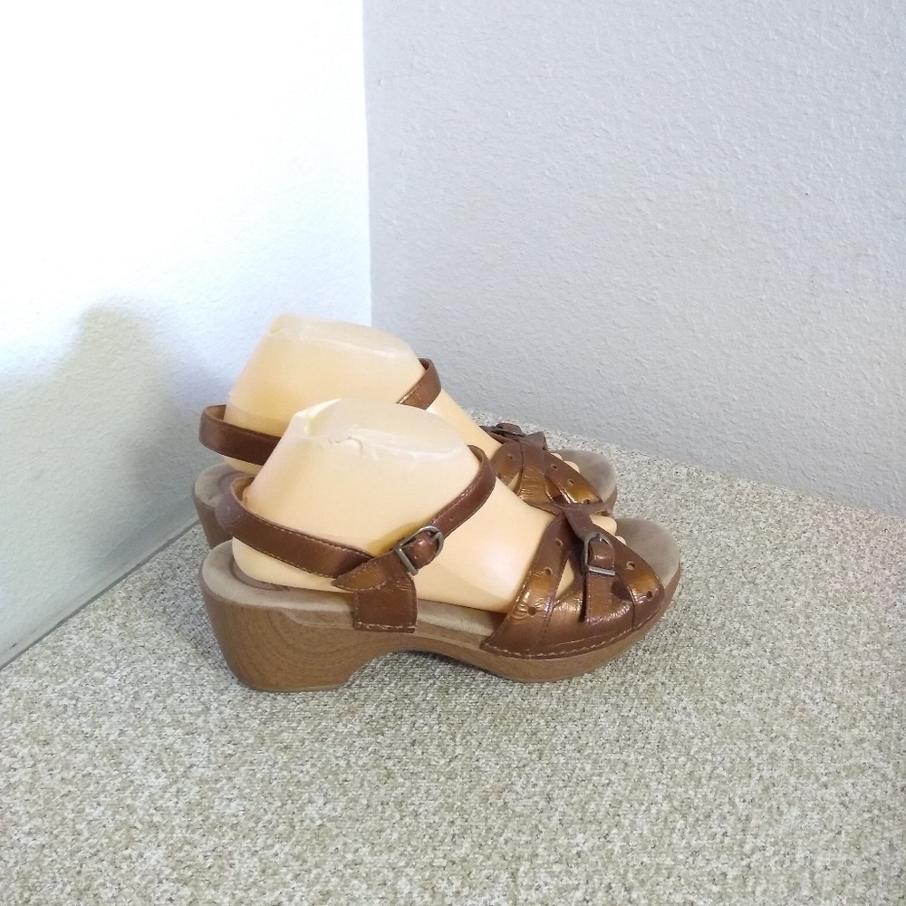 Dansko Sissy Metallic Brown Leather Sandals.